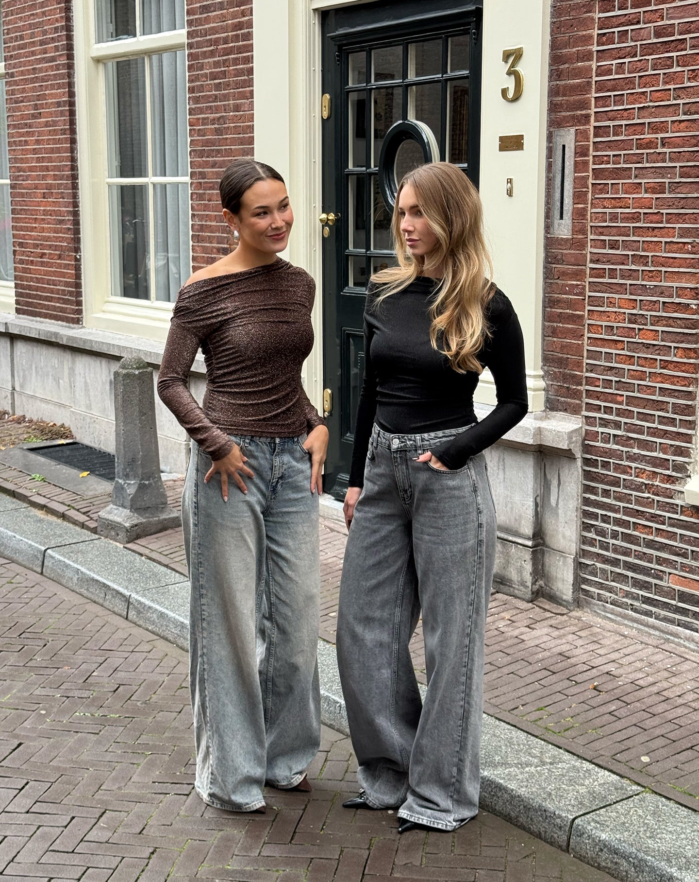 GLITTER ONE SHOULDER TOP ZWART