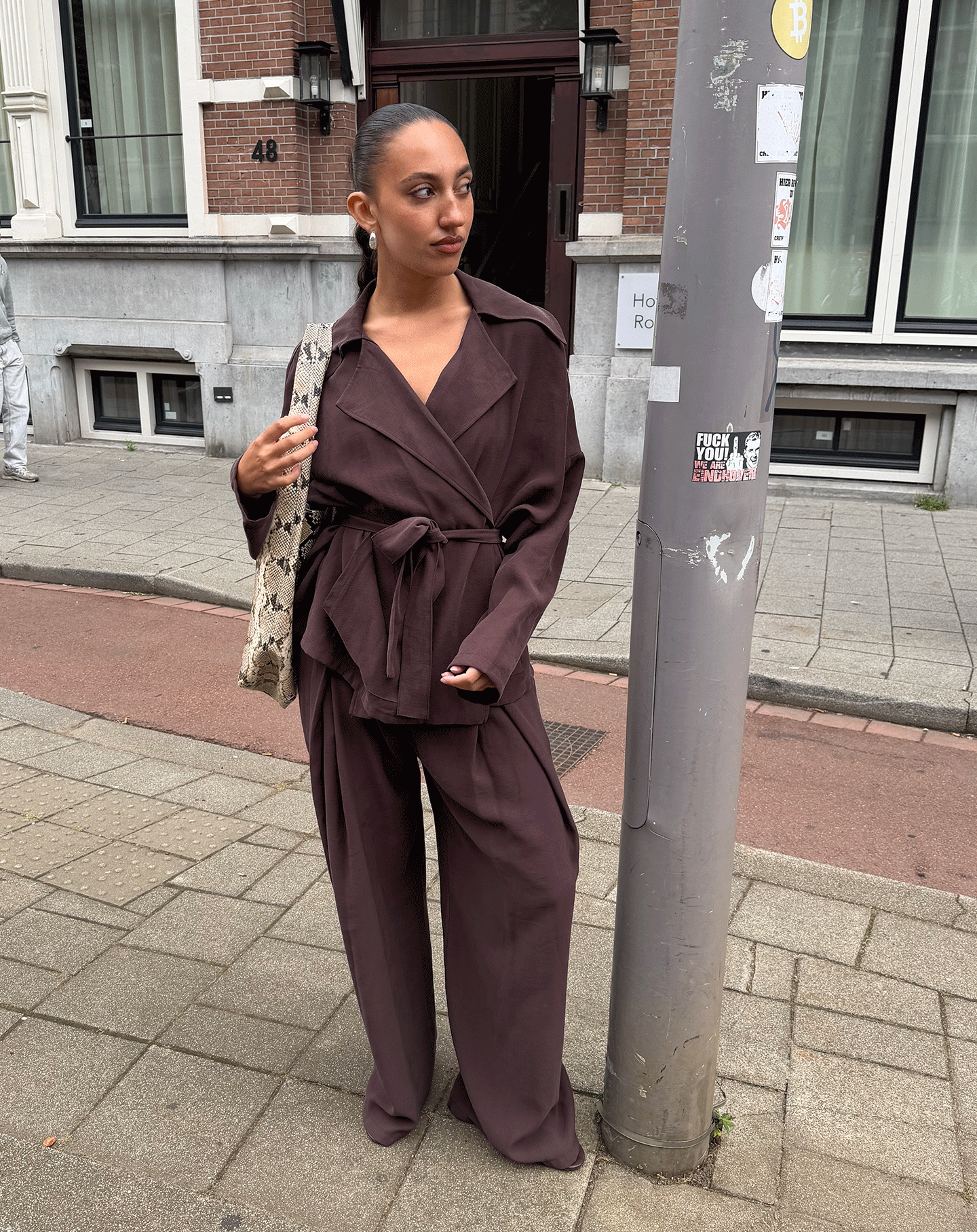 SHELLY VISCOSE PLEAT PANTALON DONKERBRUIN