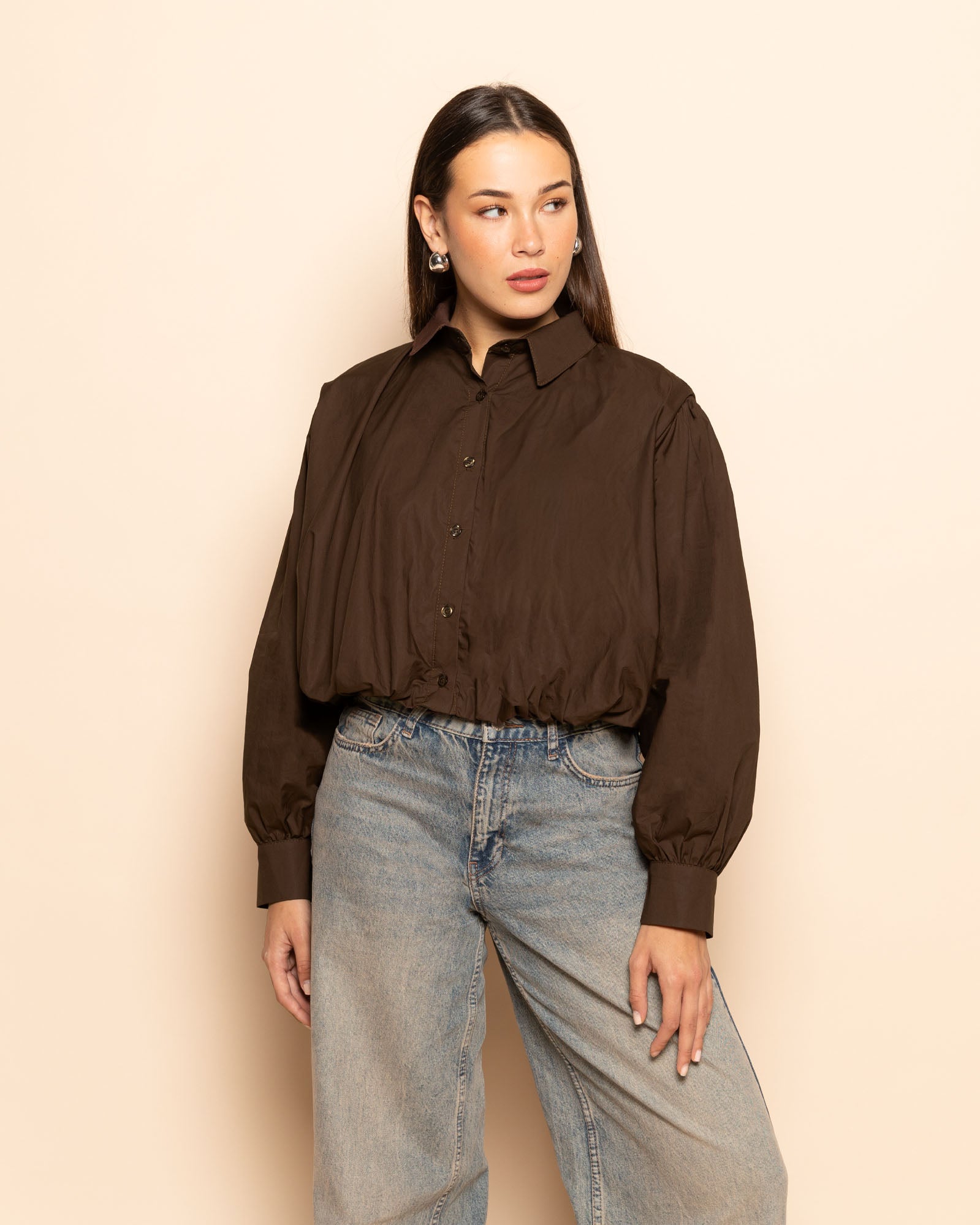 BUBBLE HEM POPLIN BLOUSE BRUIN