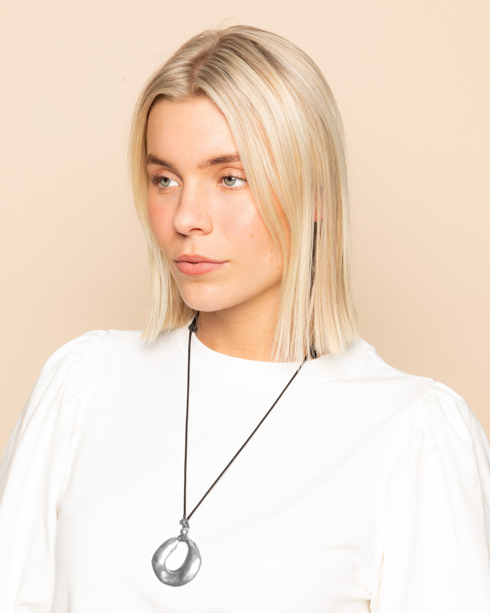 PENDANT CORD NECKLACE