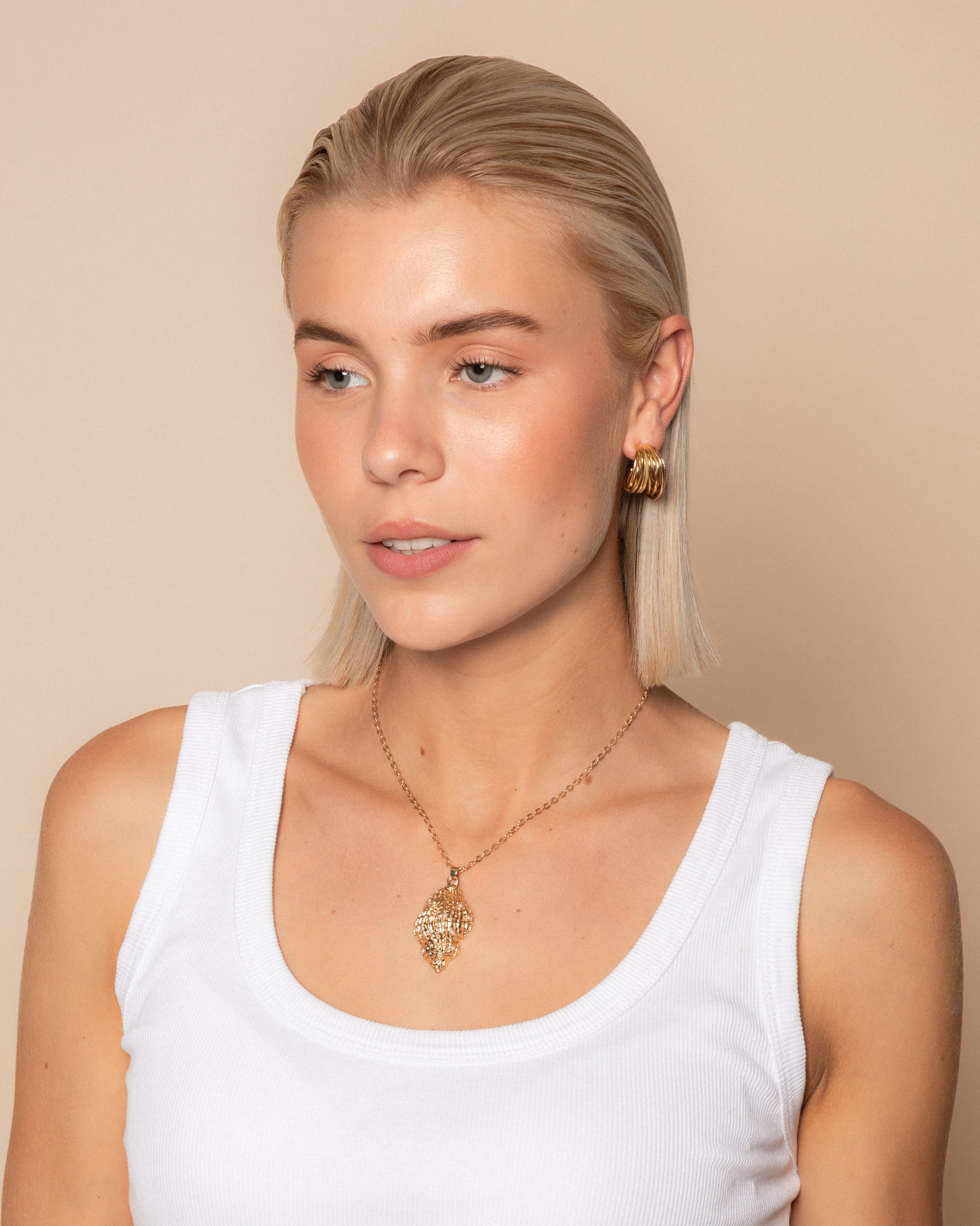 SEASHELL PEARL NECKLACE