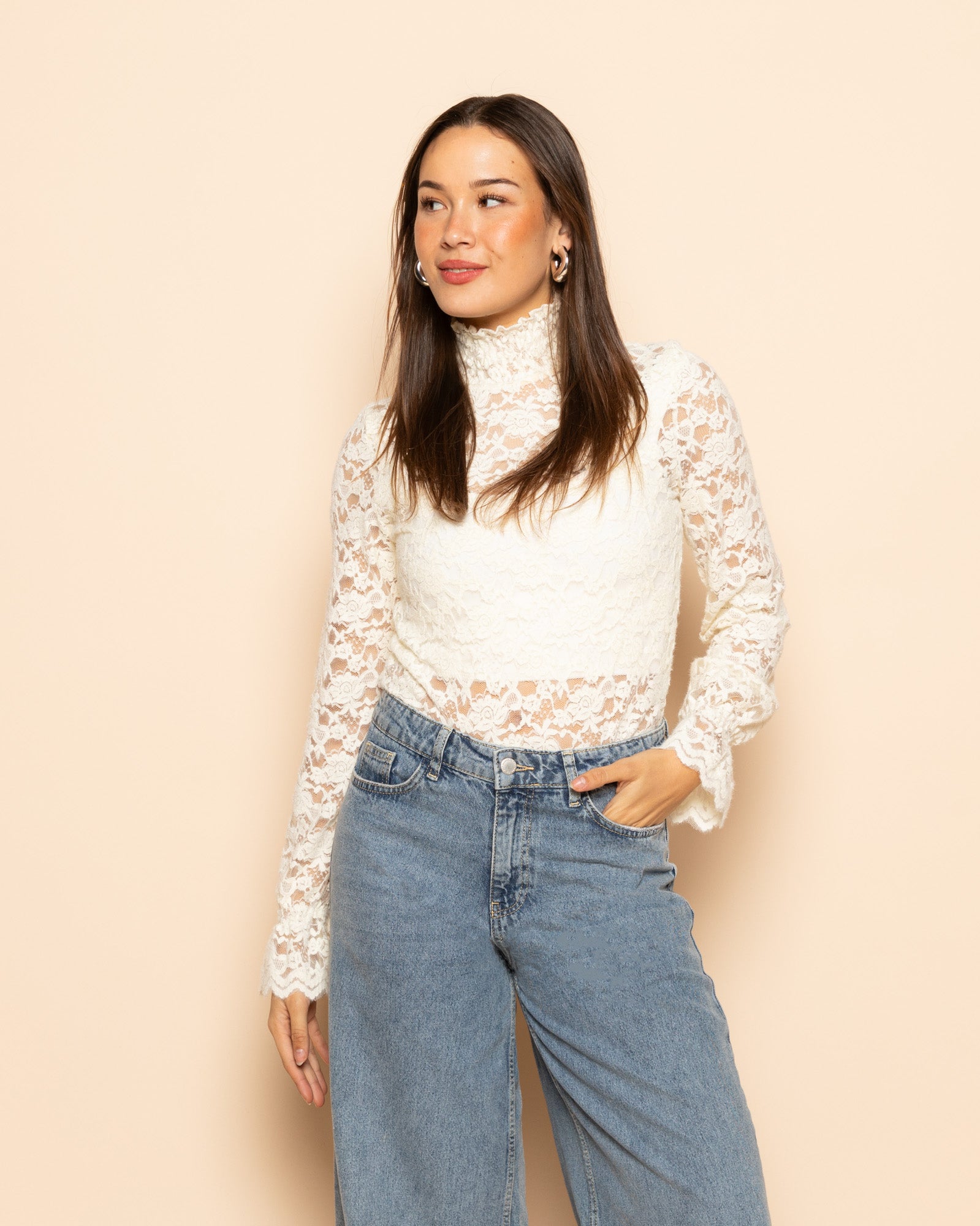VELVET LACE COL TOP CREME