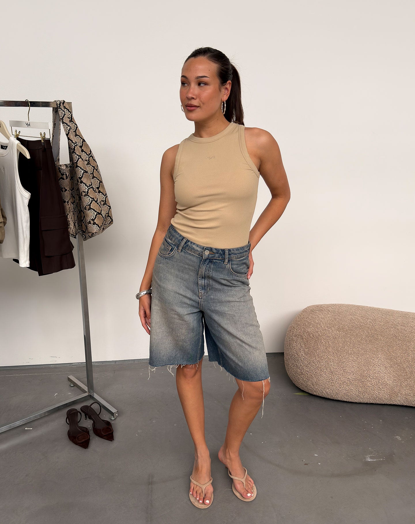 RACERBACK EMBROIDERY TOP BEIGE