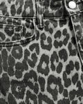 LEOPARD ALLOVER DENIM SKORT GRIJS