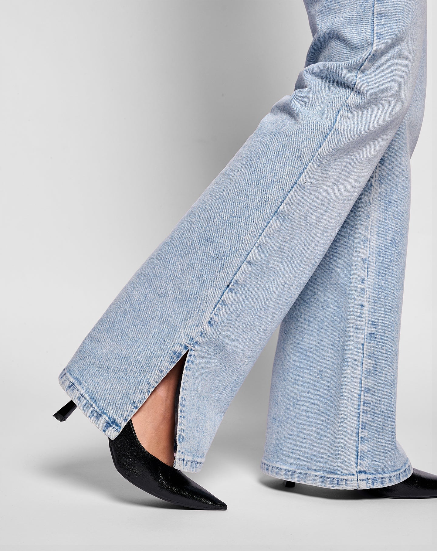 BOOTCUT SLIT JEANS LIGHT BLUE