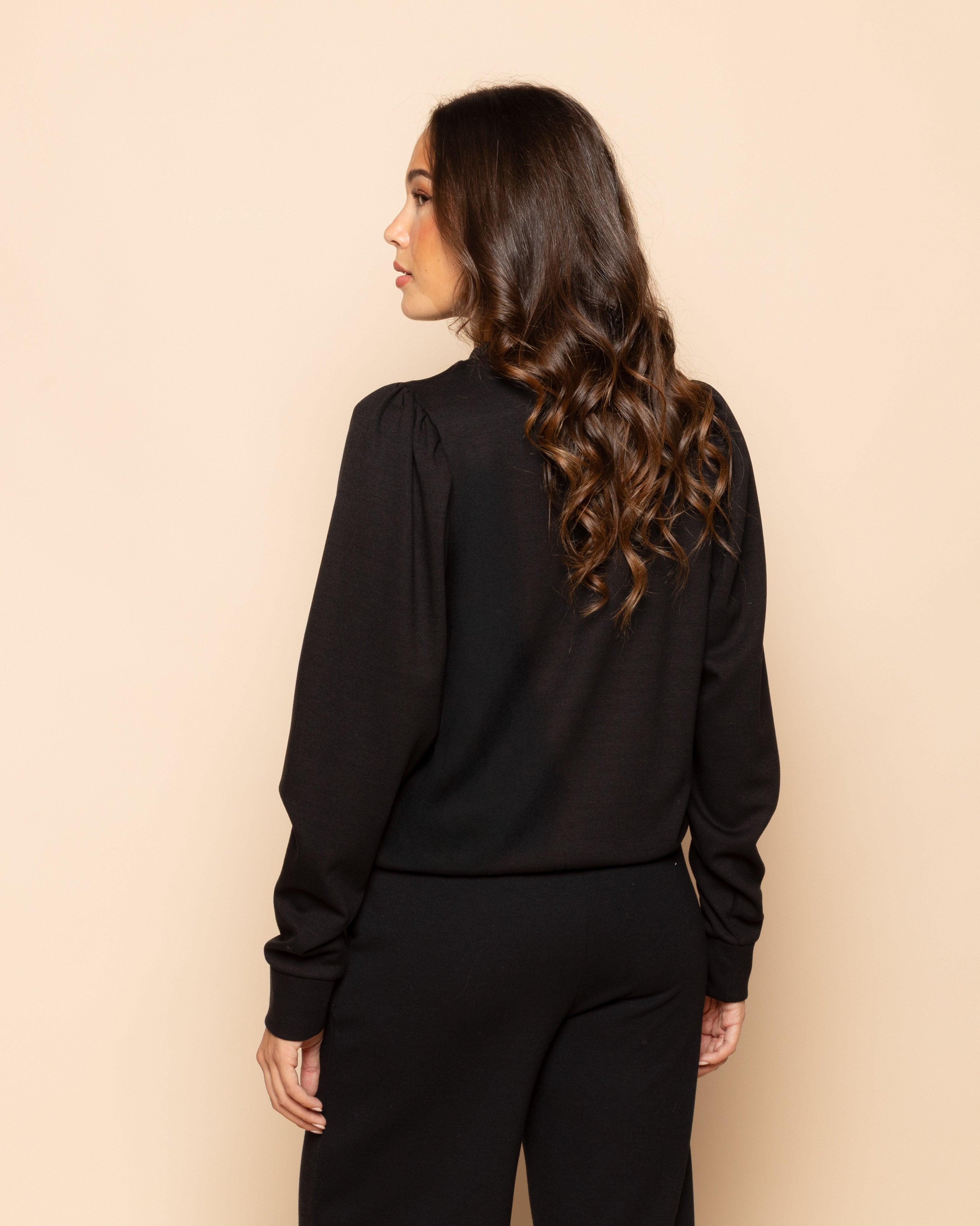 SCUBA PUFF SLEEVE SWEATER ZWART