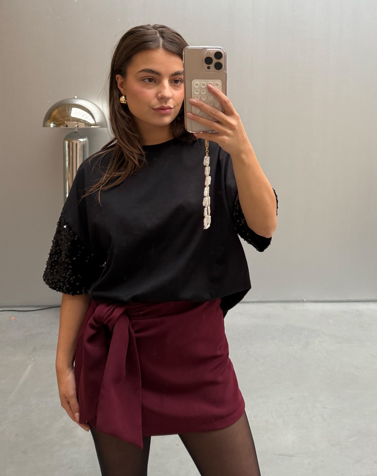 VELVET SEQUIN SLEEVE OVERSIZED TEE ZWART