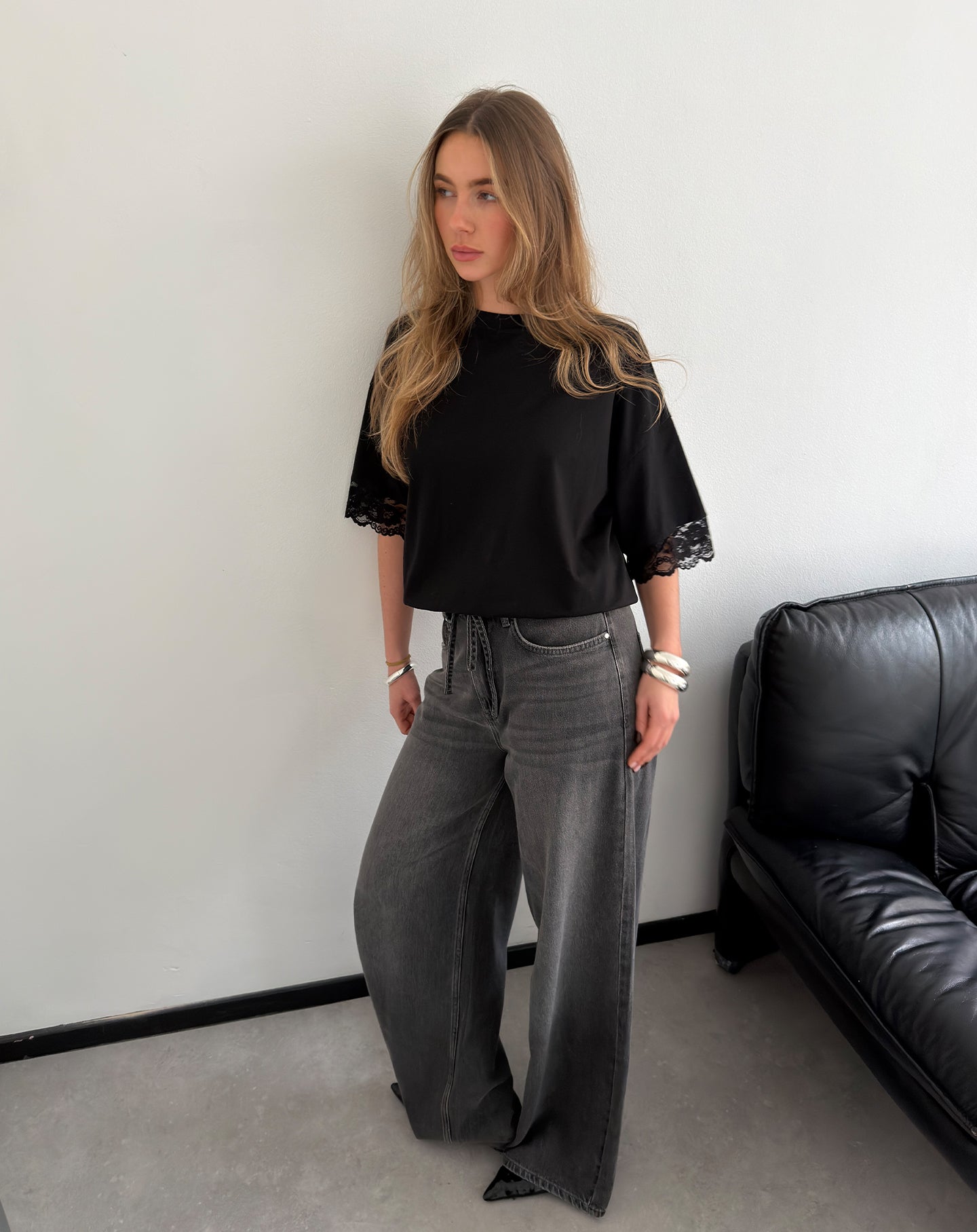 LACE SLEEVE OVERSIZED TEE ZWART