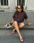 CROPPED BUBBLE HEM TEE DONKERBRUIN