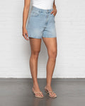 MOM DENIM SHORT LIGHT BLUE