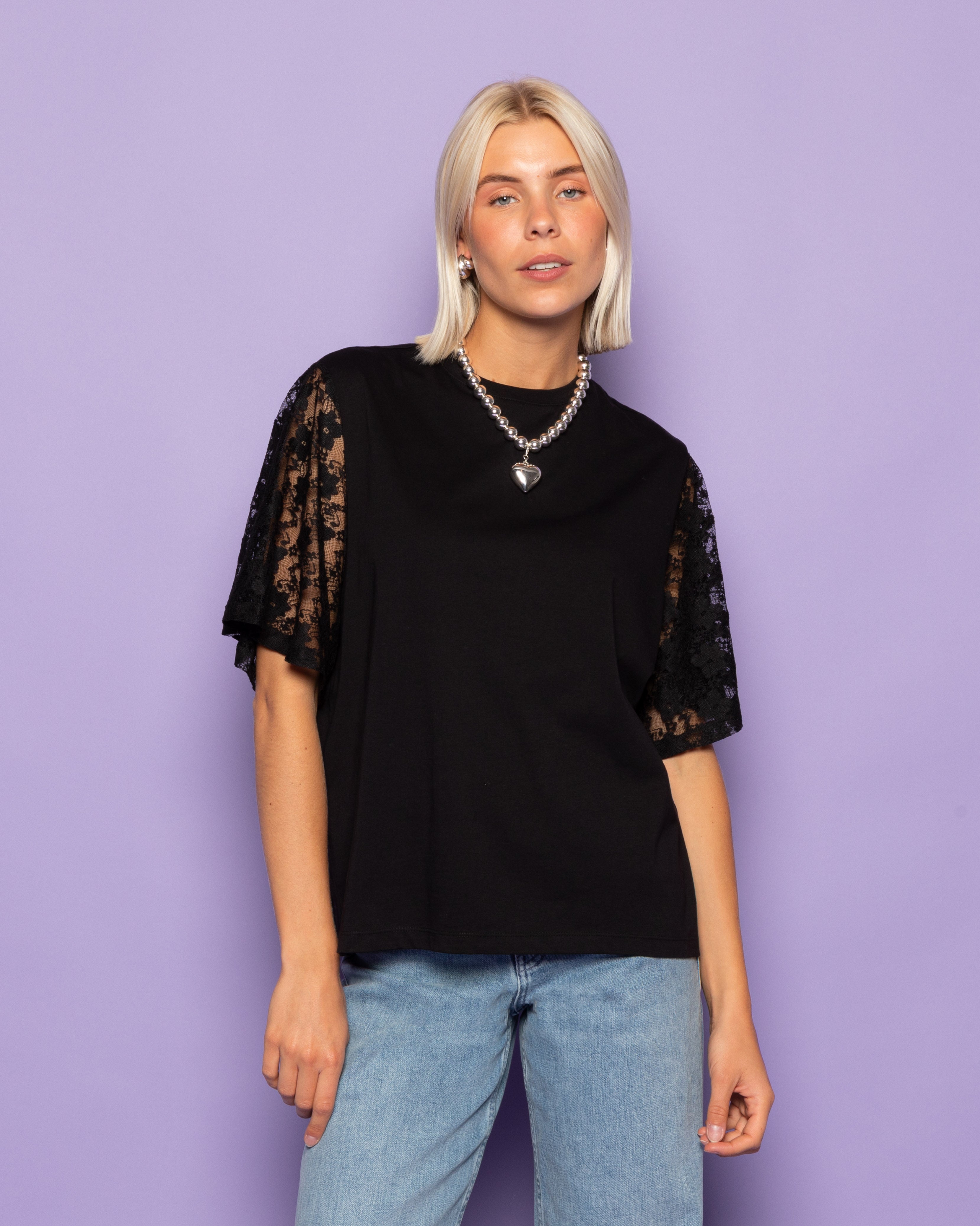 LACE BUTTERFLY SLEEVE TEE ZWART