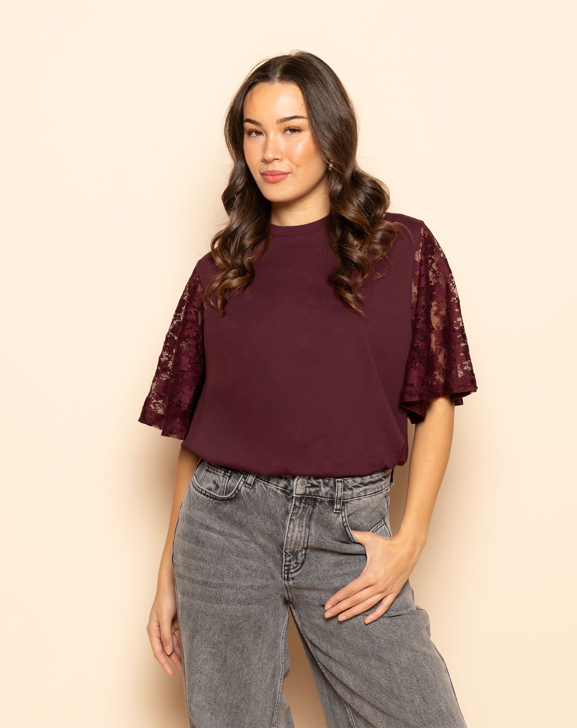 LACE BUTTERFLY SLEEVE TEE DONKER BURGUNDY