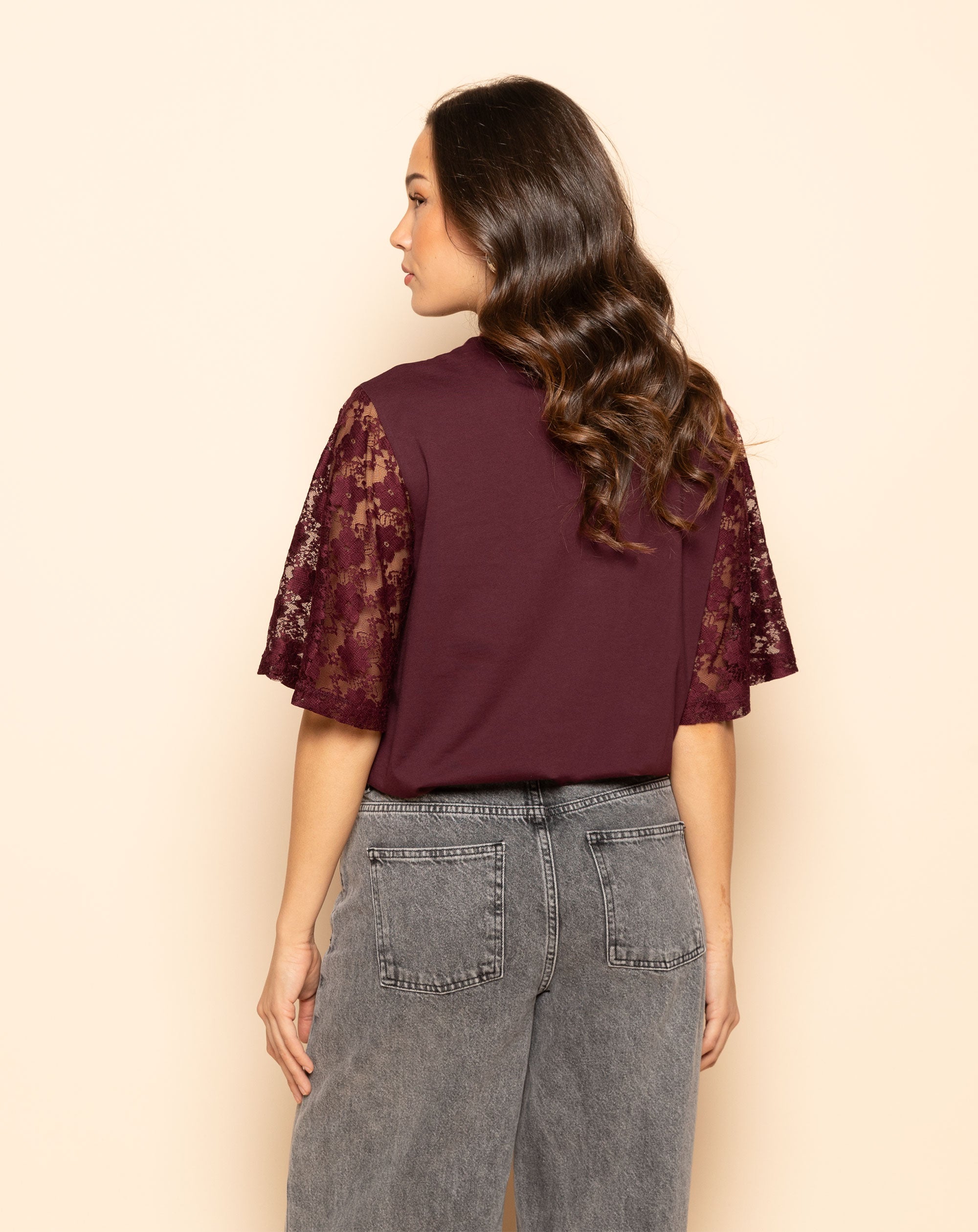 LACE BUTTERFLY SLEEVE TEE DONKER BURGUNDY