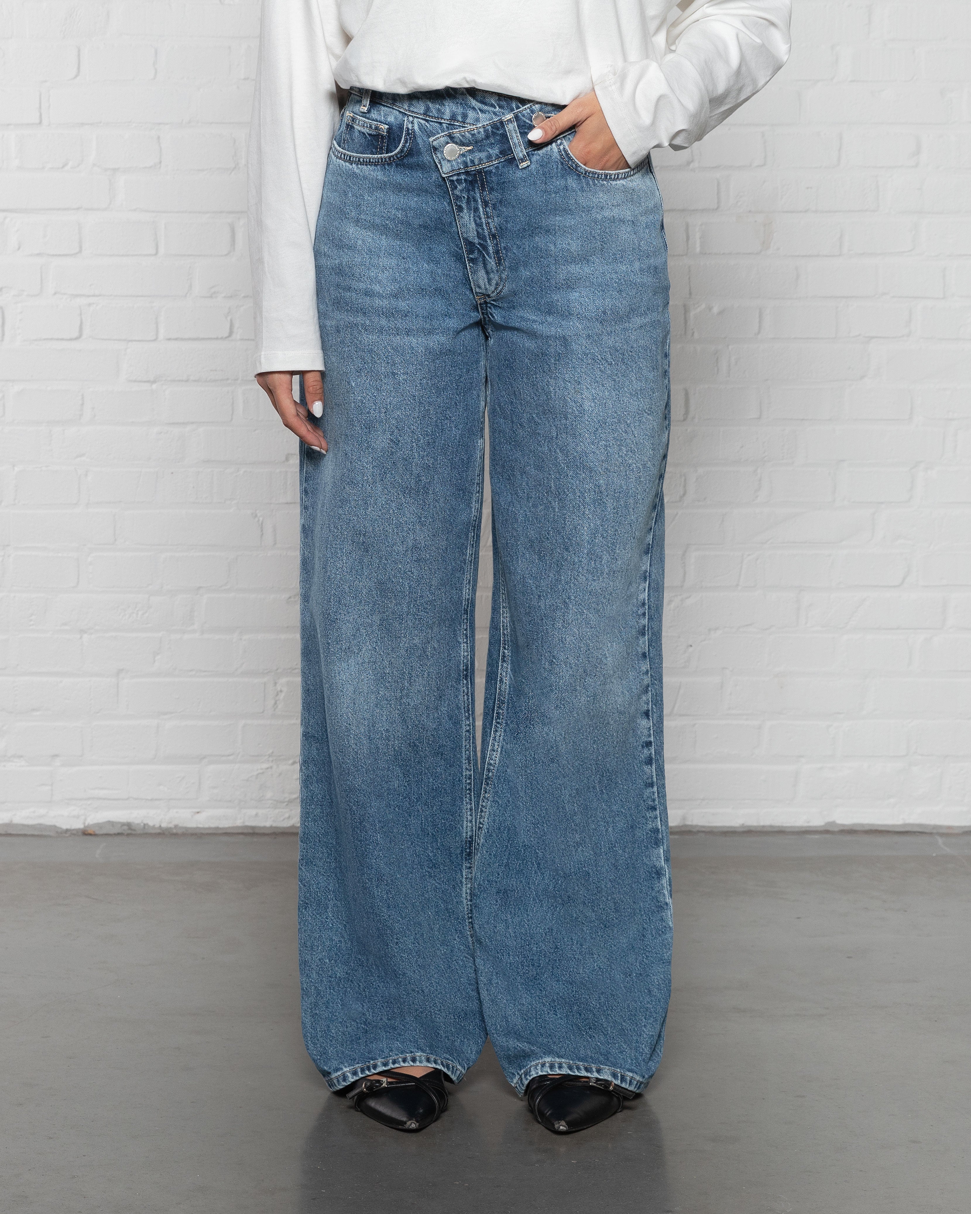 CROSSOVER WIDE LEG JEANS MID BLUE