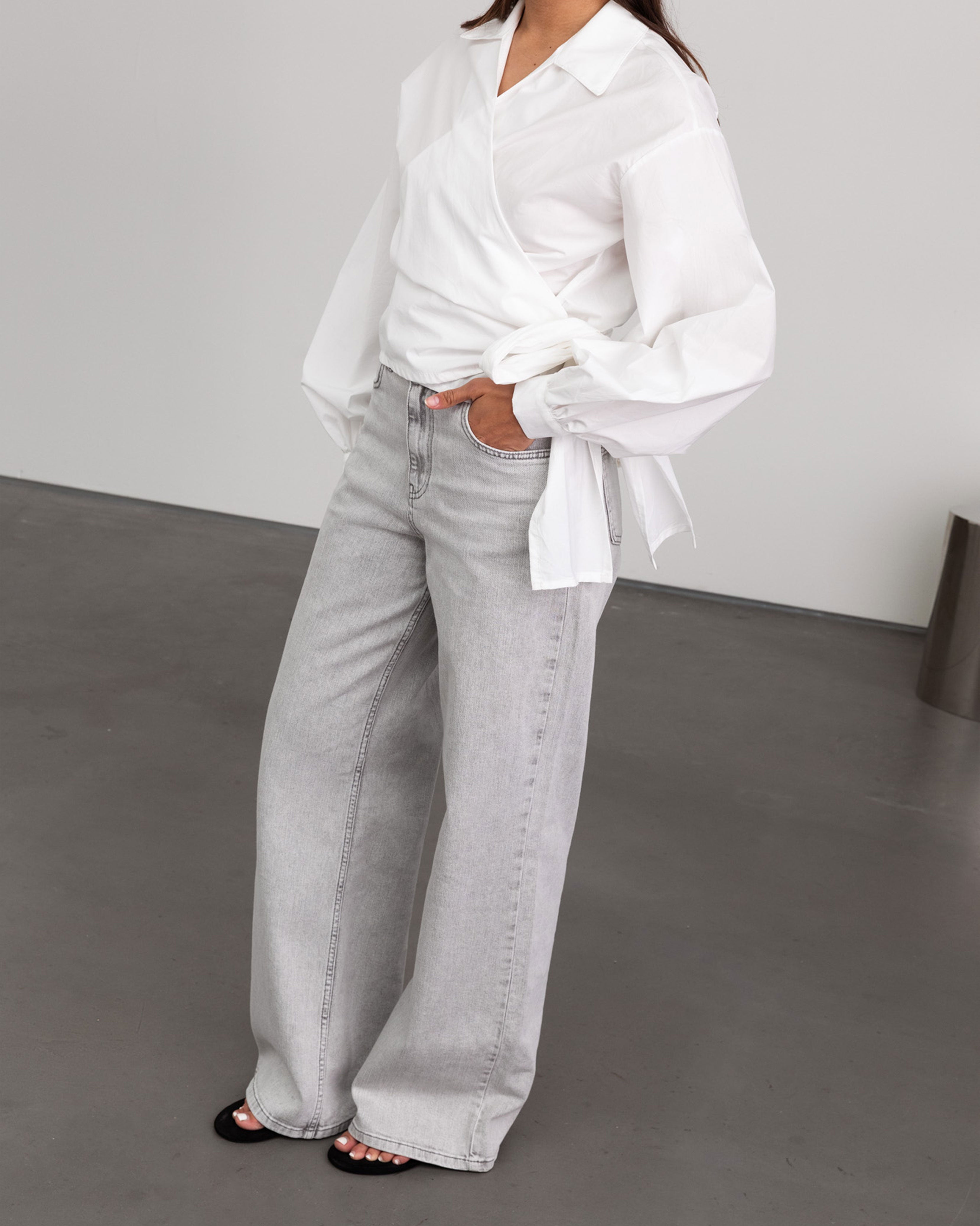 COMFORT WIDE LEG JEANS LICHTGRIJS