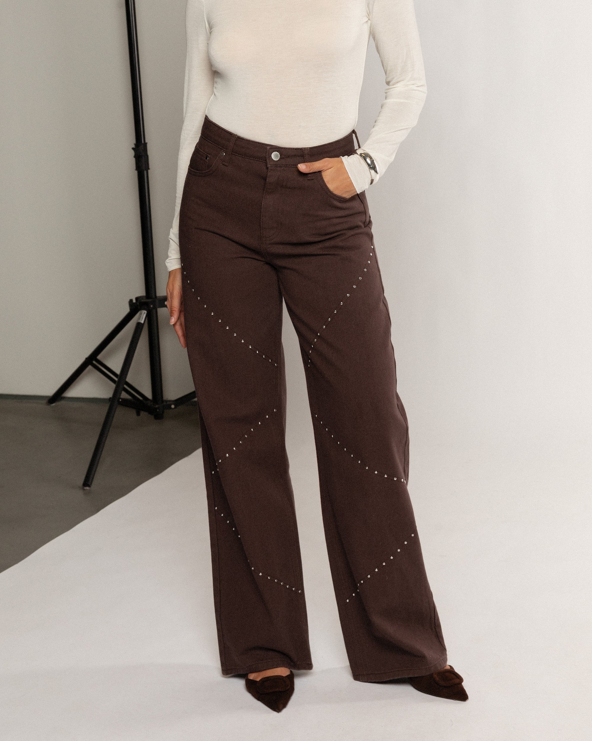 VICKY STUD WIDE LEG JEANS BRUIN