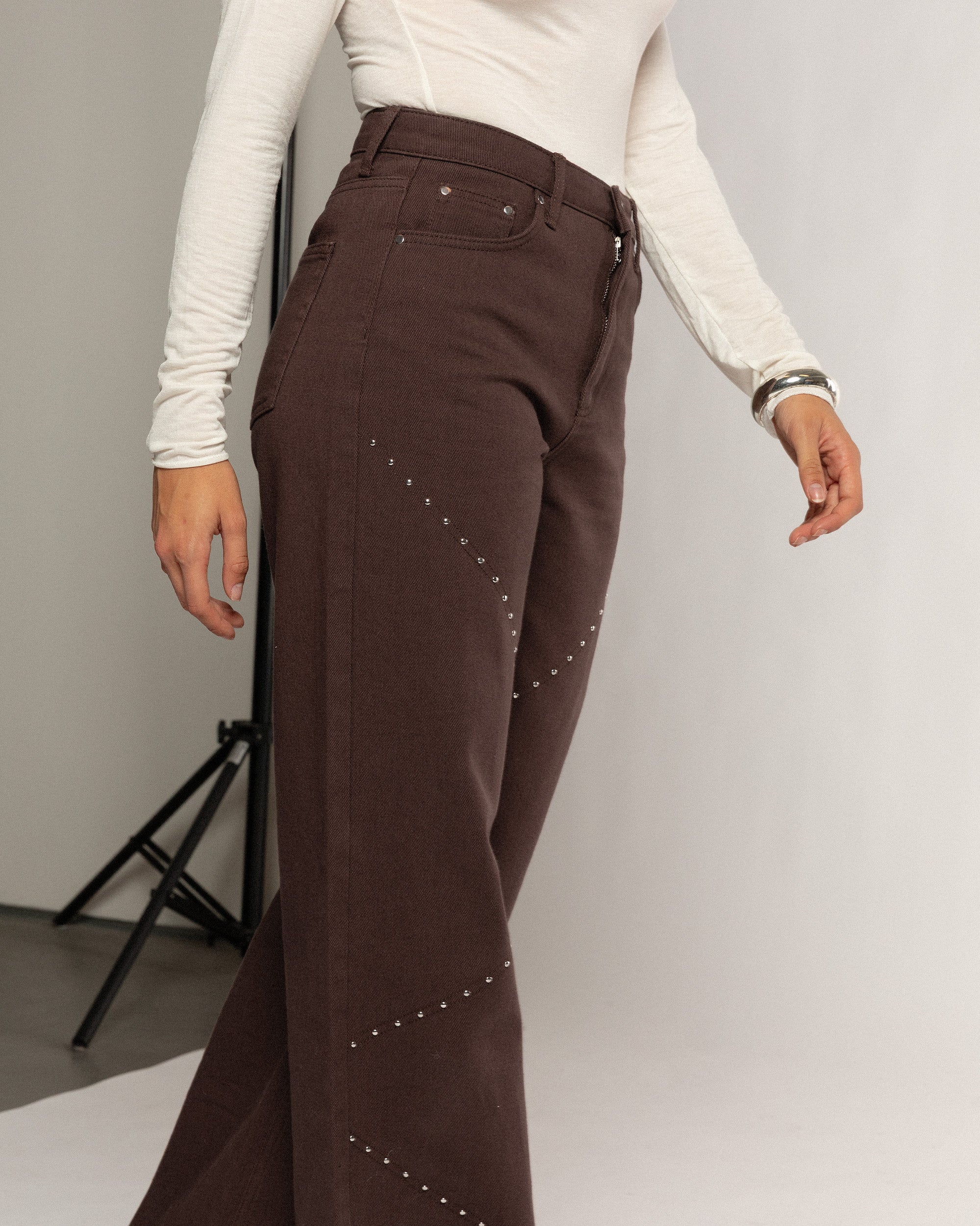 VICKY STUD WIDE LEG JEANS BRUIN