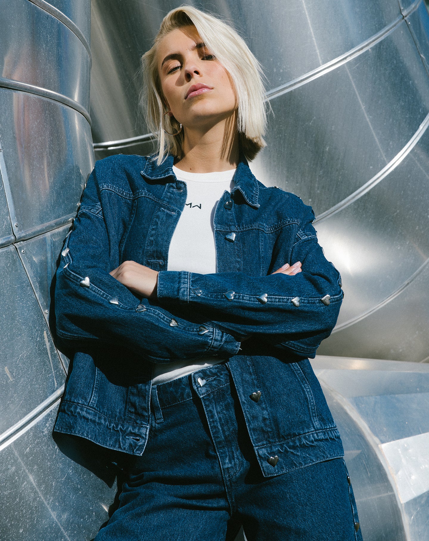 STUD HEART DENIM JACKET DONKERBLAUW