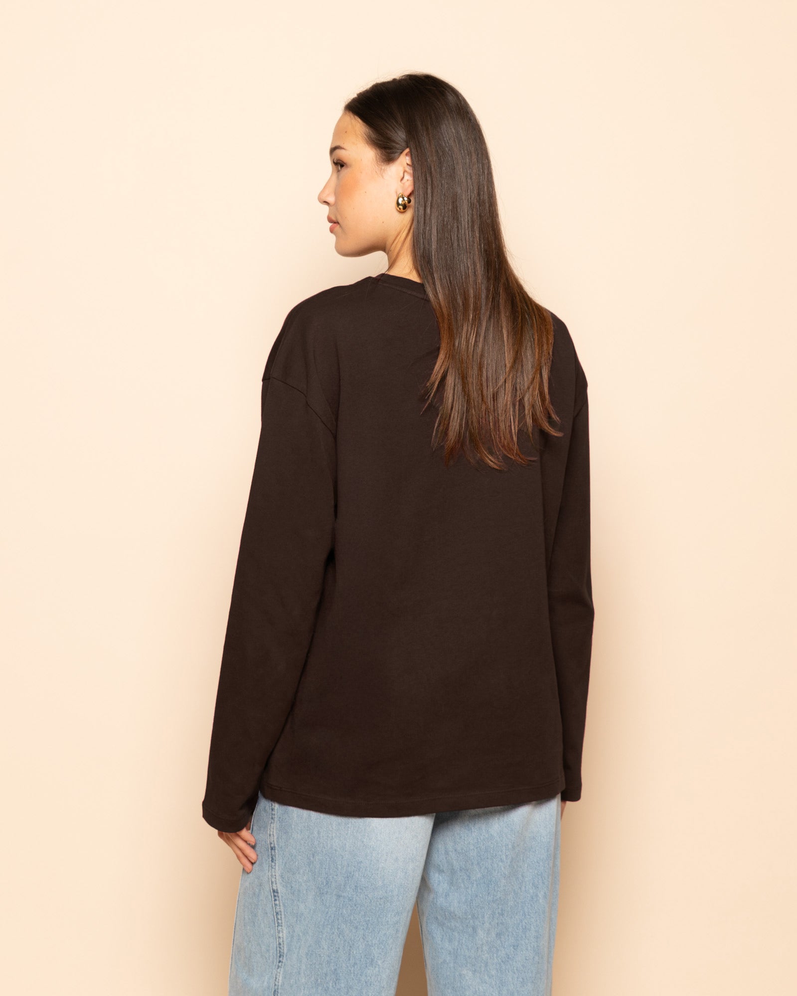 BASIC LONG SLEEVE OVERSIZED TEE DONKERBRUIN