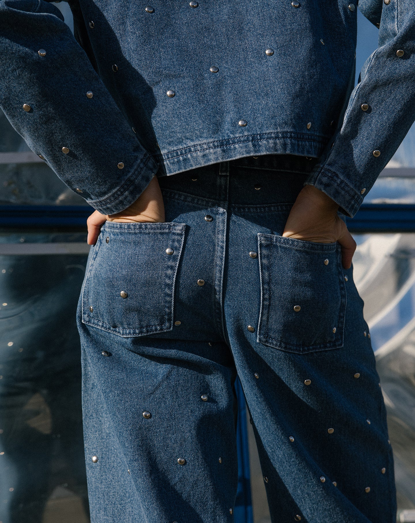 BIG STUD WIDE LEG JEANS BLAUW