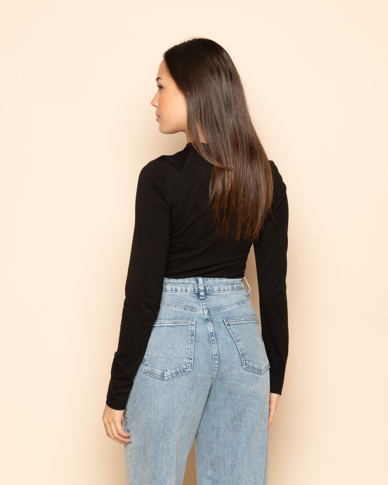 BASIC LONG SLEEVE FITTED TOP BLACK