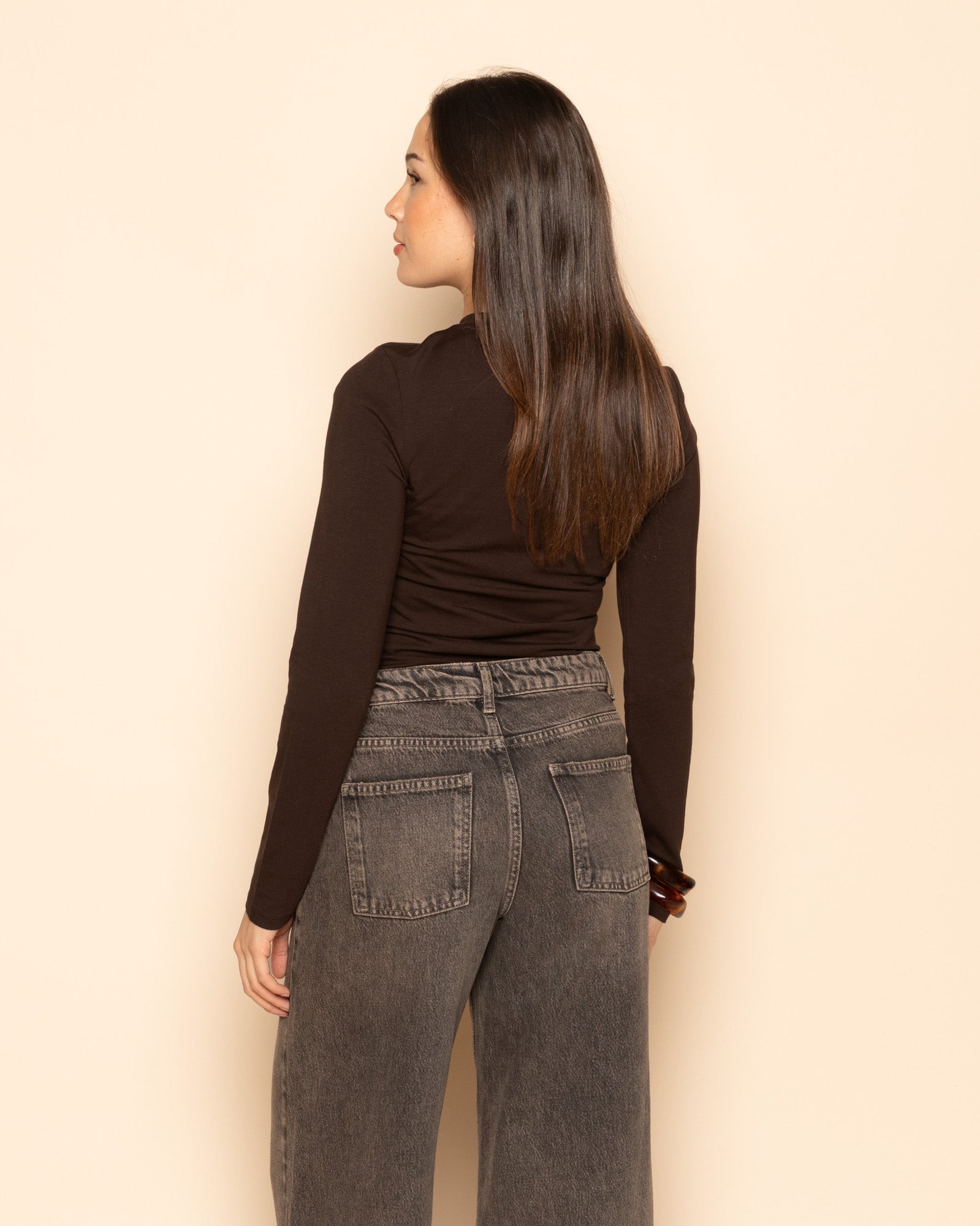 BASIC LONG SLEEVE FITTED TOP BRUIN