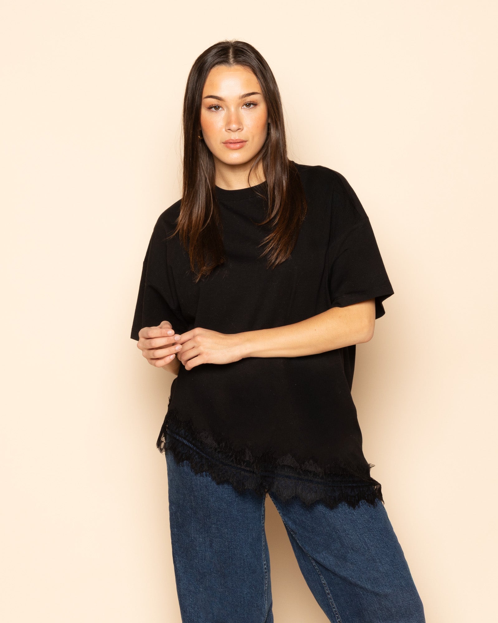 LACE BORDER OVERSIZED TEE BLACK