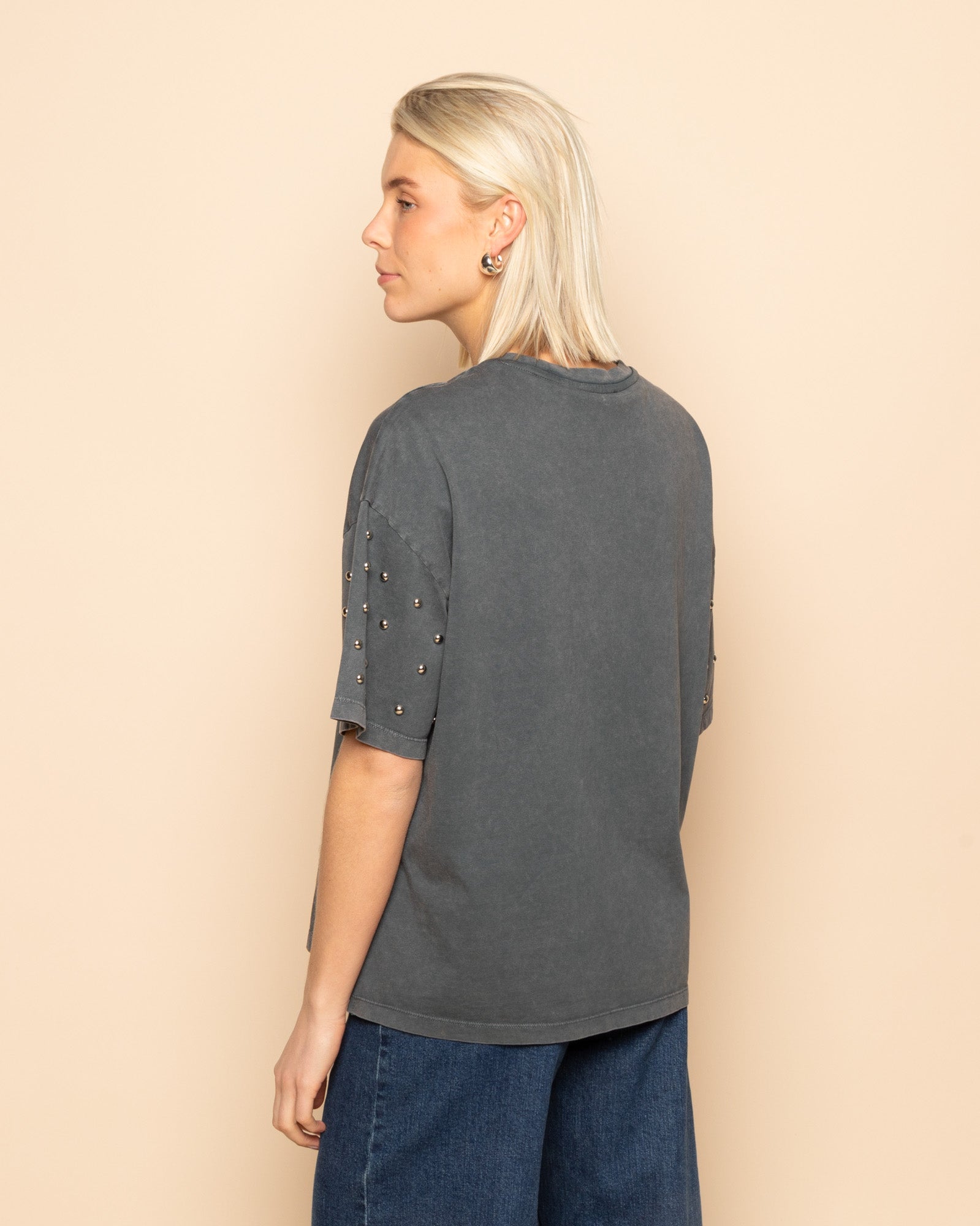 FOREVER YOURS STUD SLEEVE TEE ACID GREY