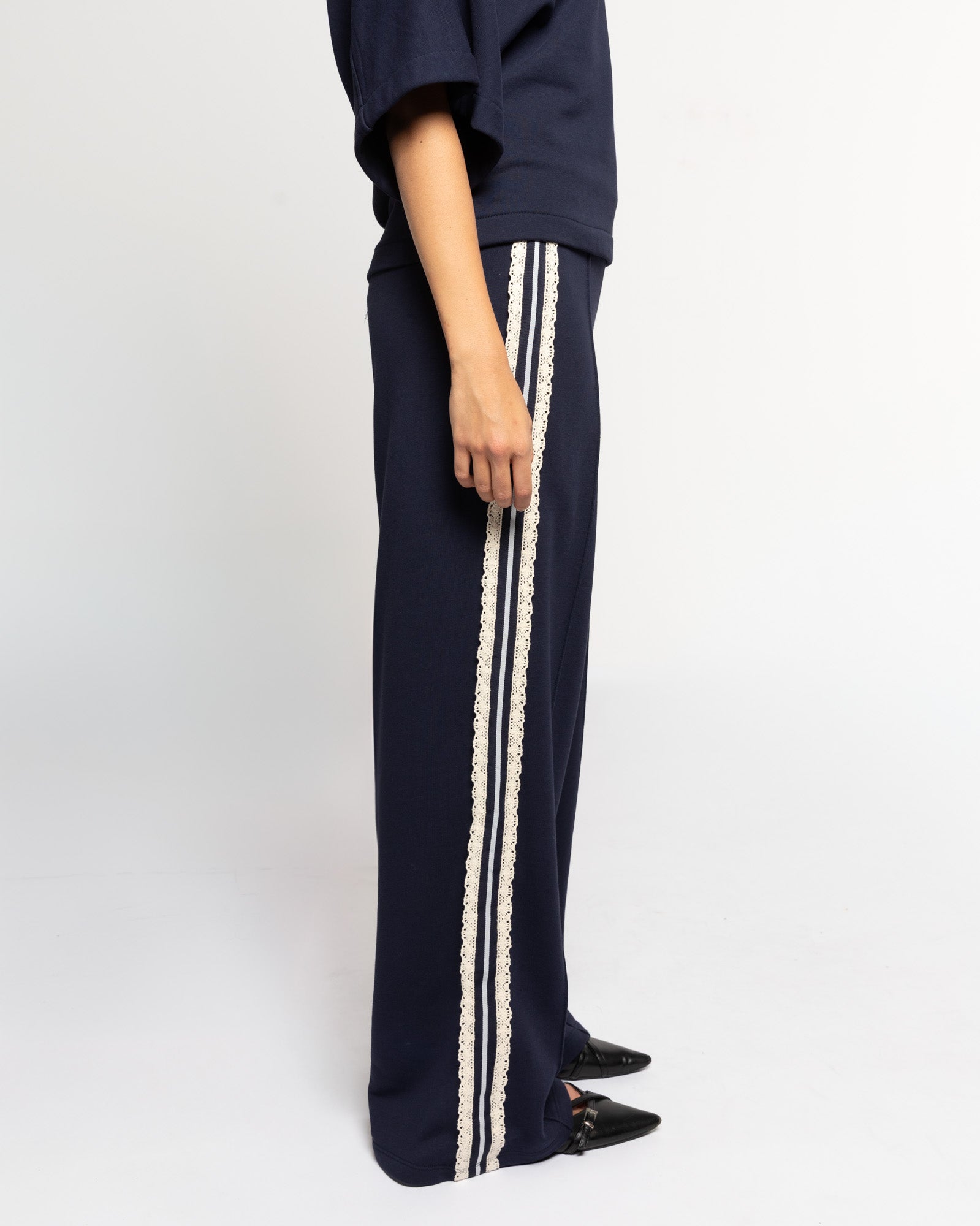 WIDE LEG LACE TAPE SWEAT PANTS MARINEBLAUW