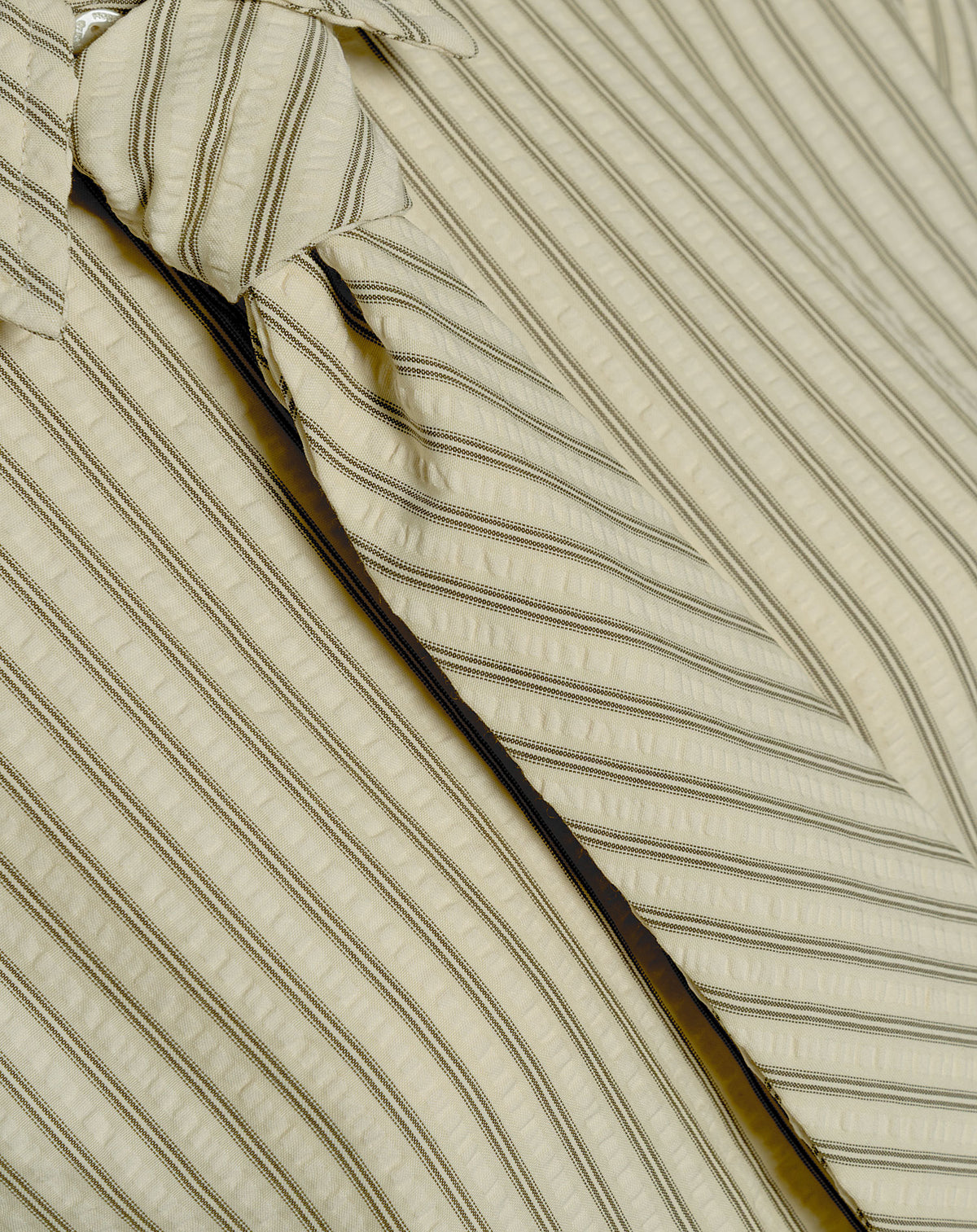 NELA OVERSIZED TIE BLOUSE OLIJFGROEN STRIPE