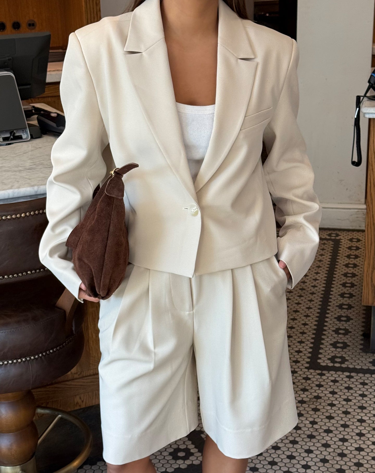 LORNA PLEATED LONG BERMUDA BEIGE