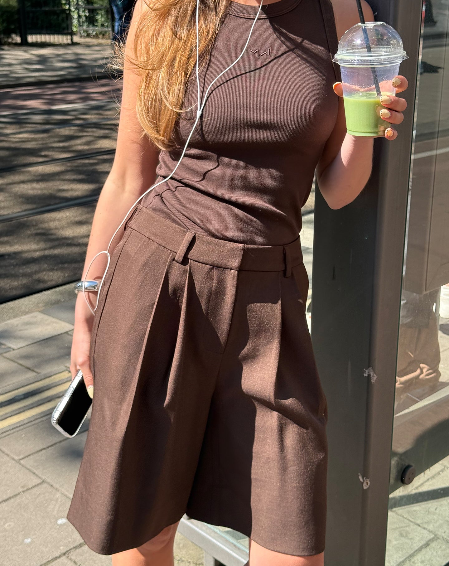 LORNA PLEATED LONG BERMUDA BRUIN