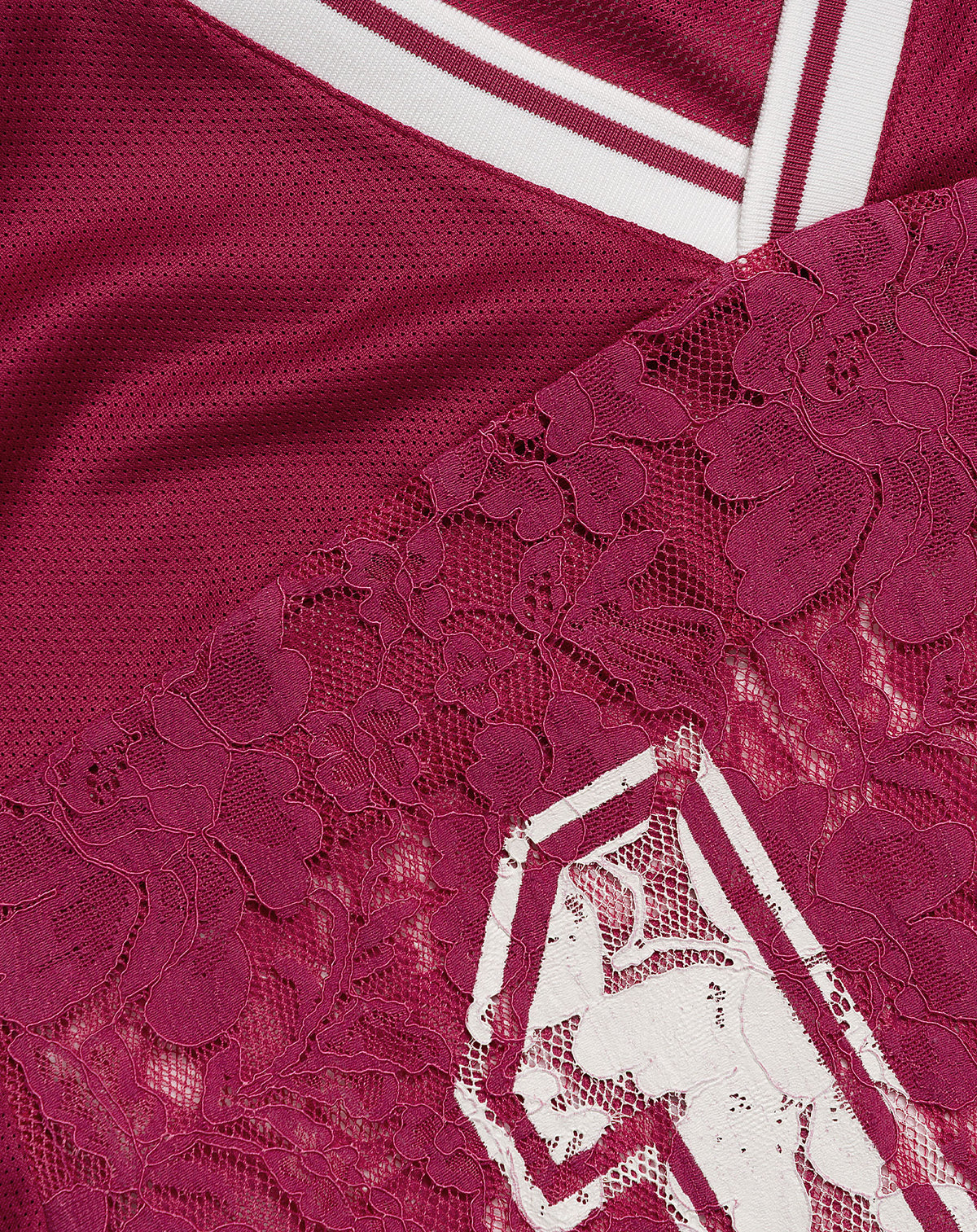 LACE SOCCER V NECK TEE BORDEAUX