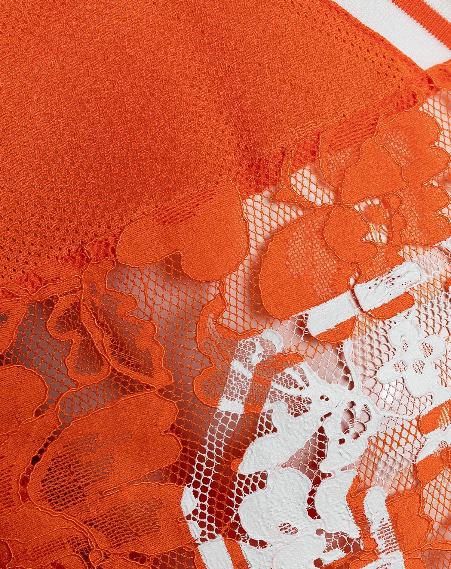 LACE SOCCER V-NECK TEE ORANJE | Most Wanted