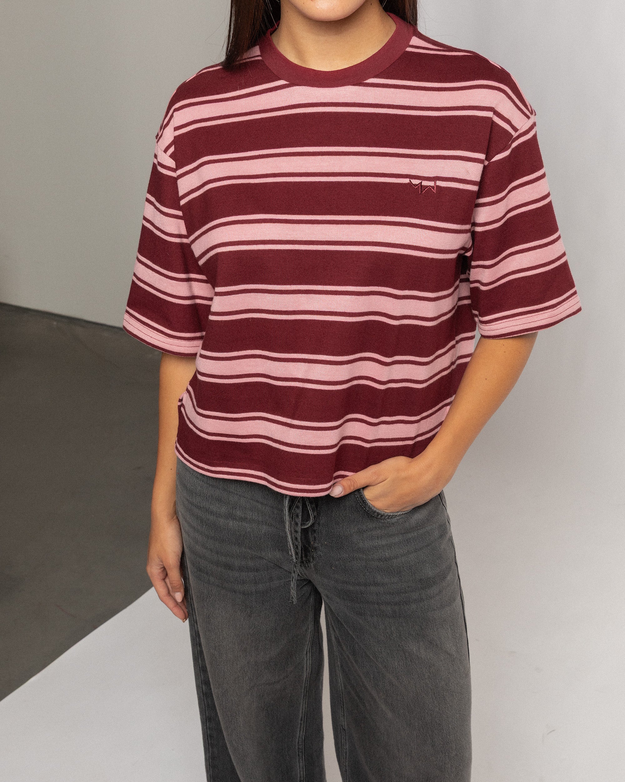 NELINE STRIPED SHORT SLEEVE CROPPED TEE BURGUNDY