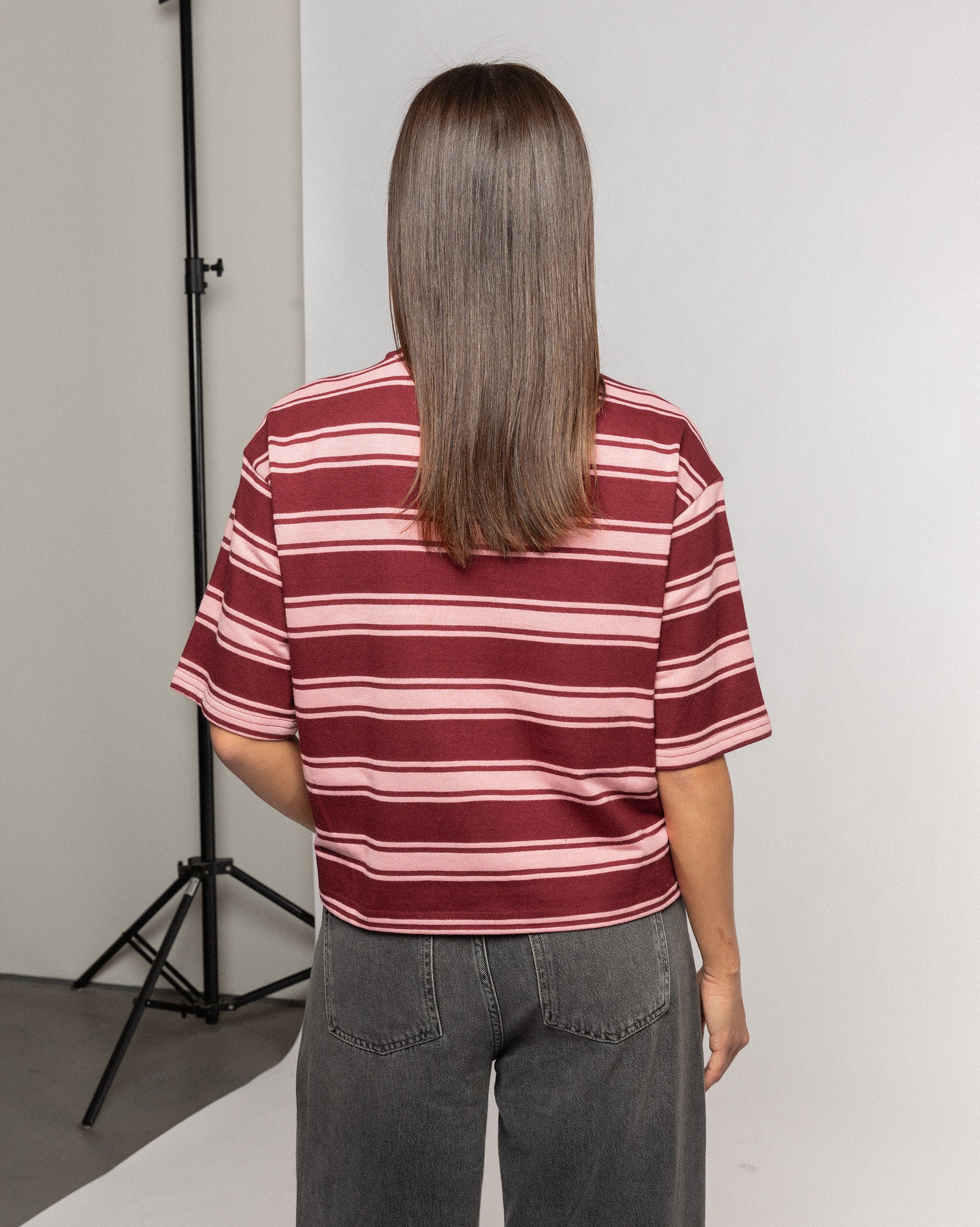 NELINE STRIPED SHORT SLEEVE CROPPED TEE BURGUNDY