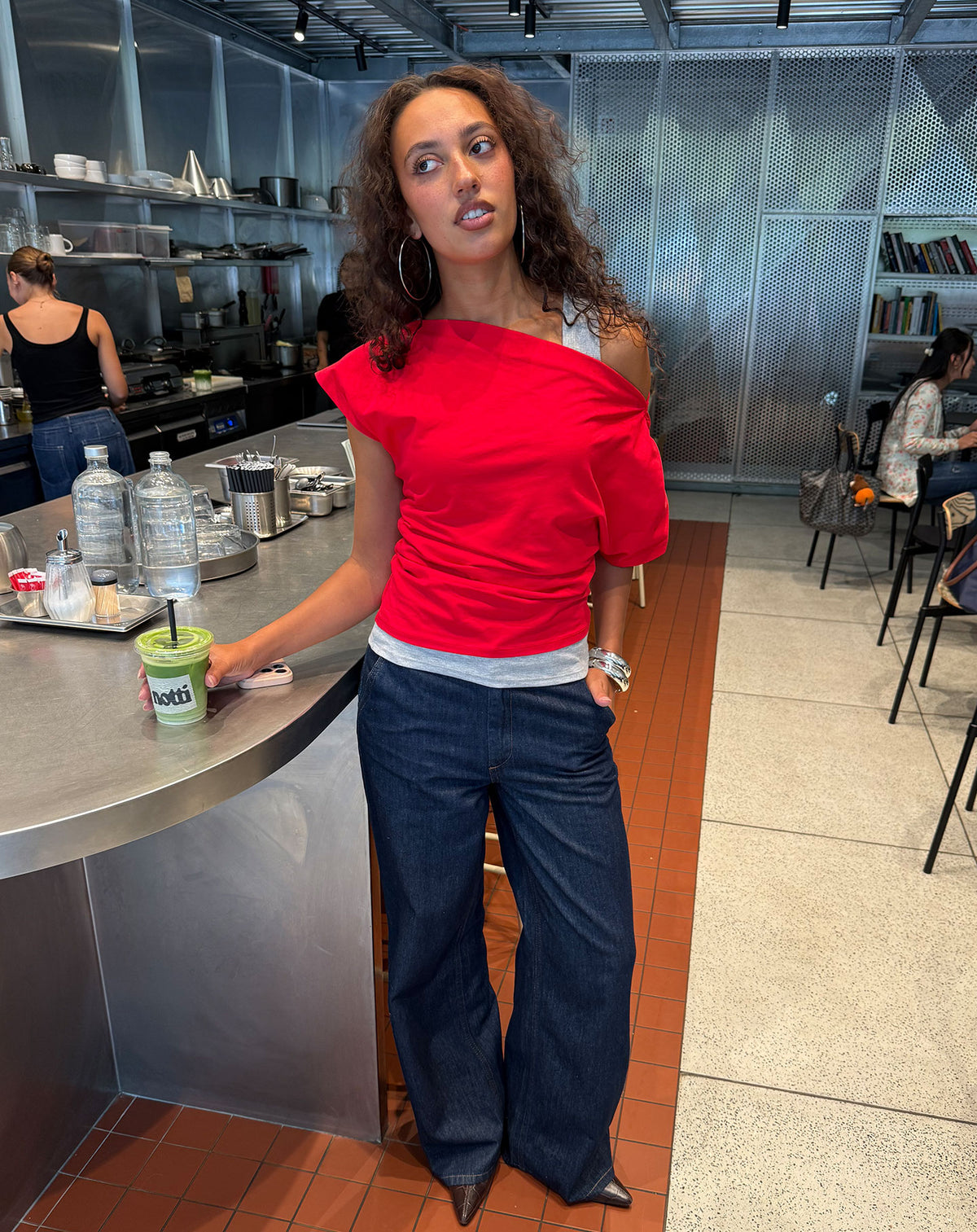 OFF SHOULDER PLEAT TOP ROOD