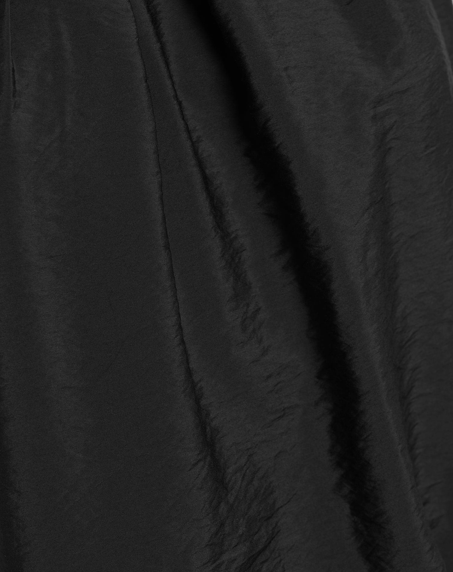 LUX BUBBLE HEM HALTER TOP ZWART
