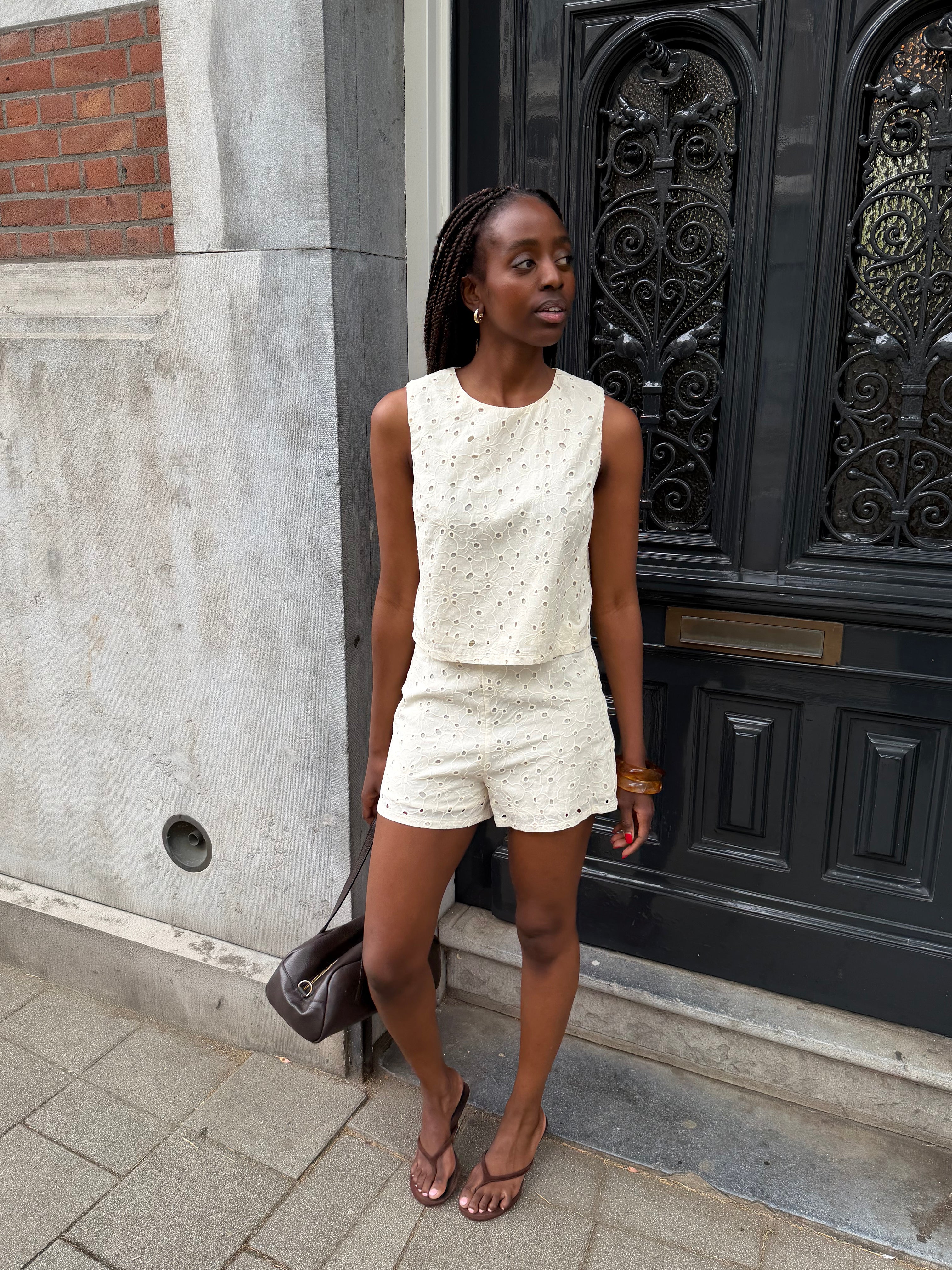 CHRISSY EMBROIDERY ANGLAISE SHORTS CRÈME