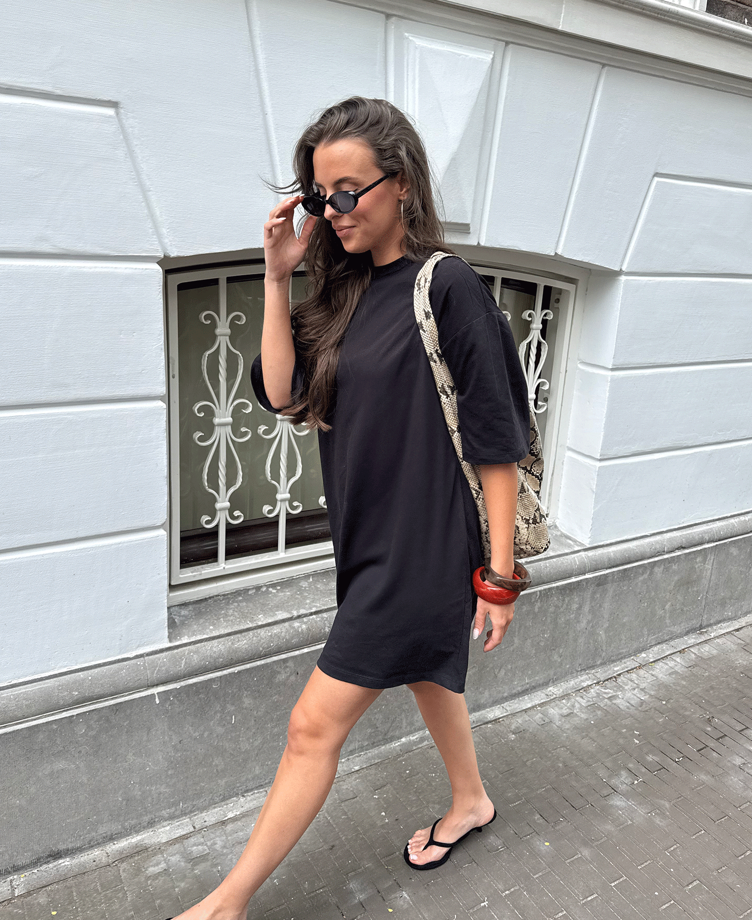BASIC OVERSIZED TEE DRESS ZWART