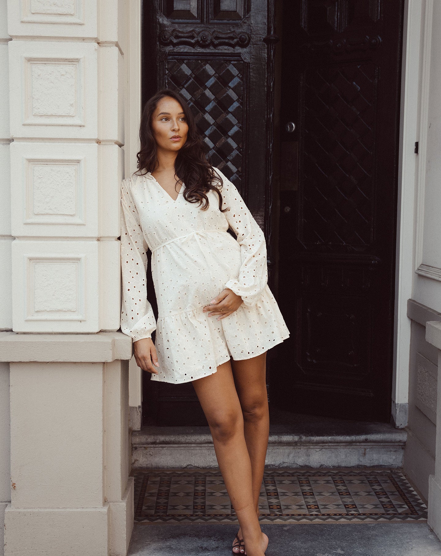LILIAN FLOWER EMBROIDERY V-NECK MATERNITY DRESS CRÈME