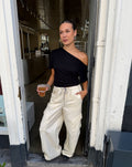 OFF SHOULDER LOOSE TEE ZWART
