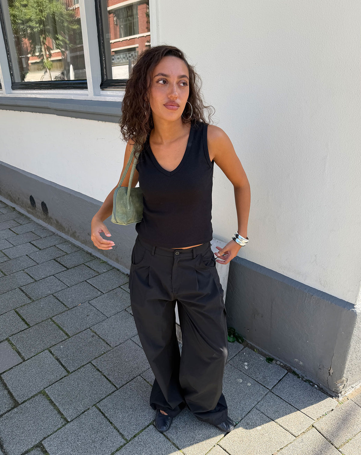 SLEEVELESS VNECK RIB TOP ZWART