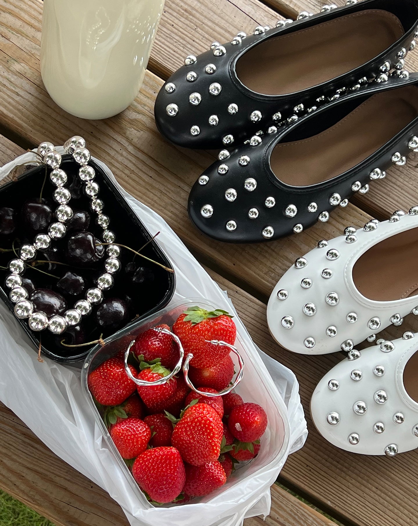 STUDDED FLATS ZWART