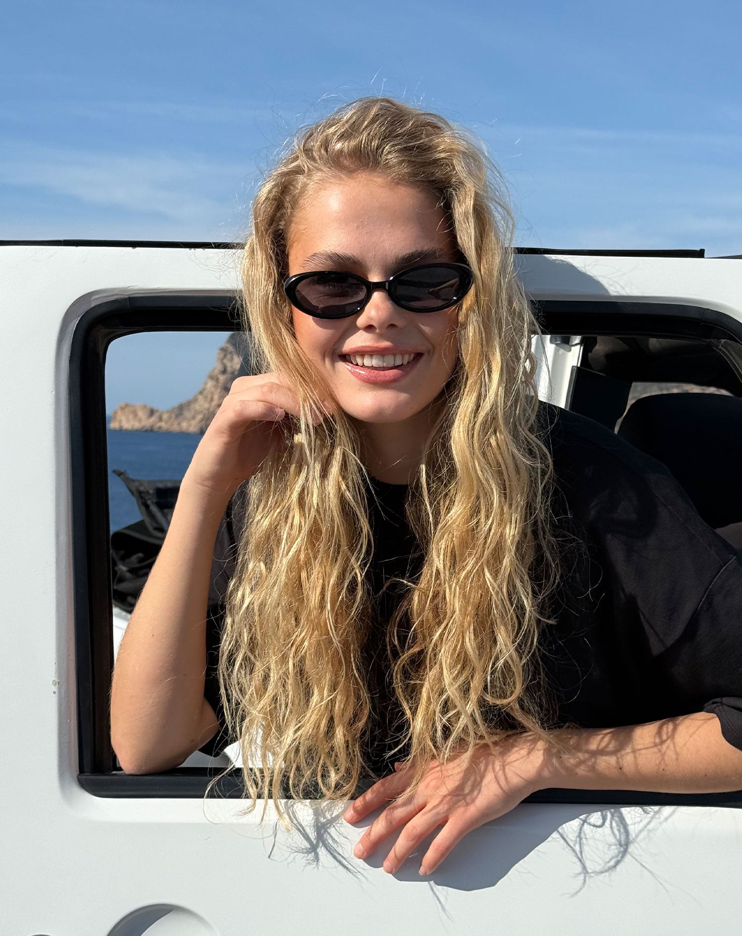 OVAL SUNGLASSES ZWART