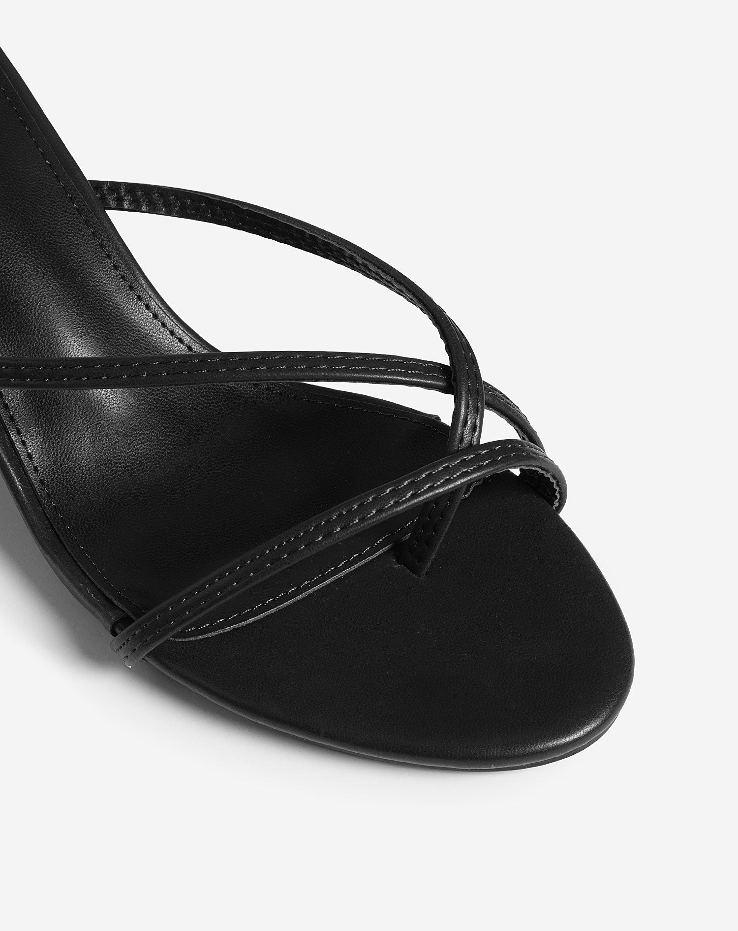 STRAPPY KITTEN HEELS ZWART