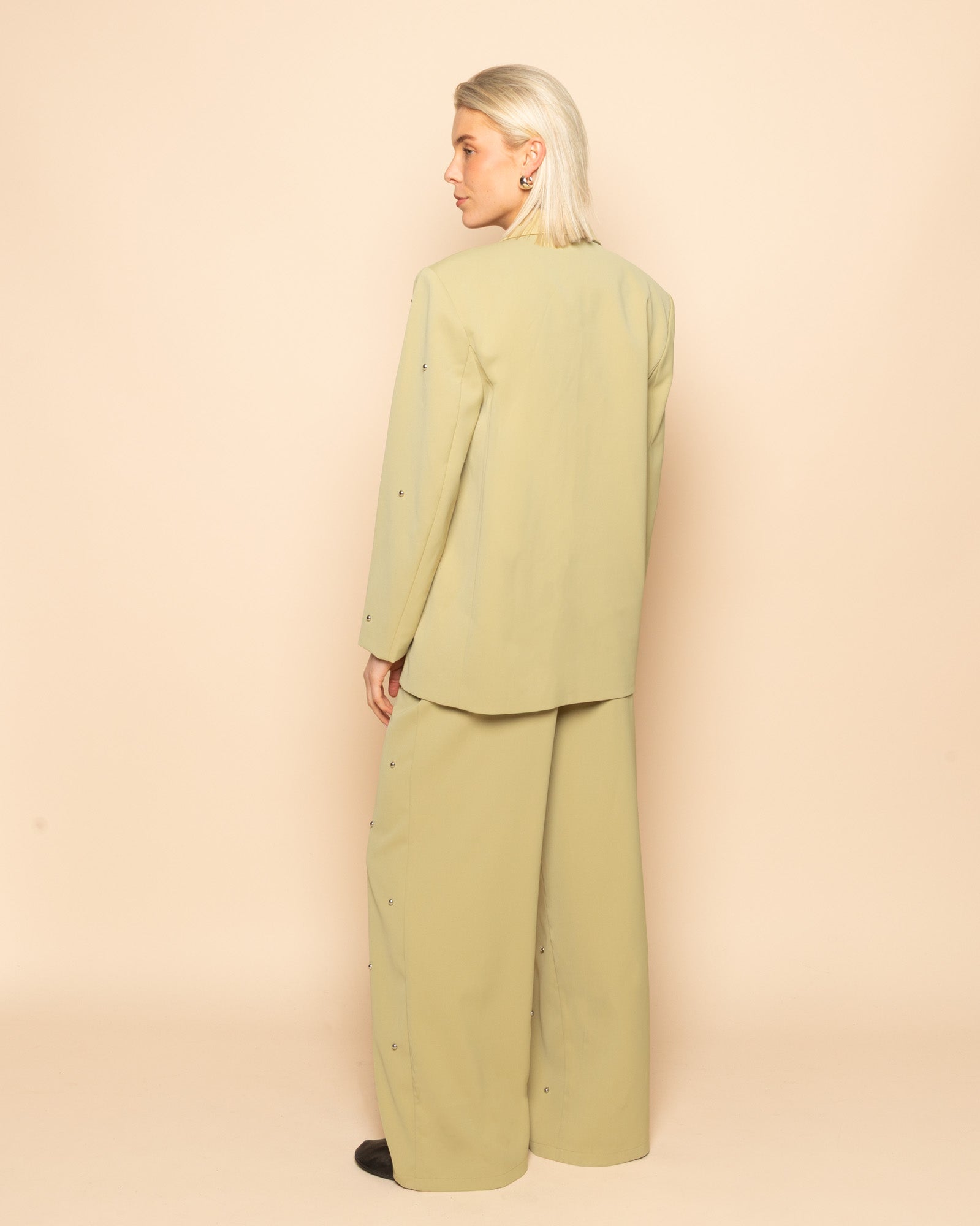 FLO BUBBLE STUD STRAIGHT LEG PANTALON  LICHT OLIJFGROEN