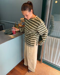 STRIPE PADDED SHOULDER LONG SLEEVE TEE GROEN