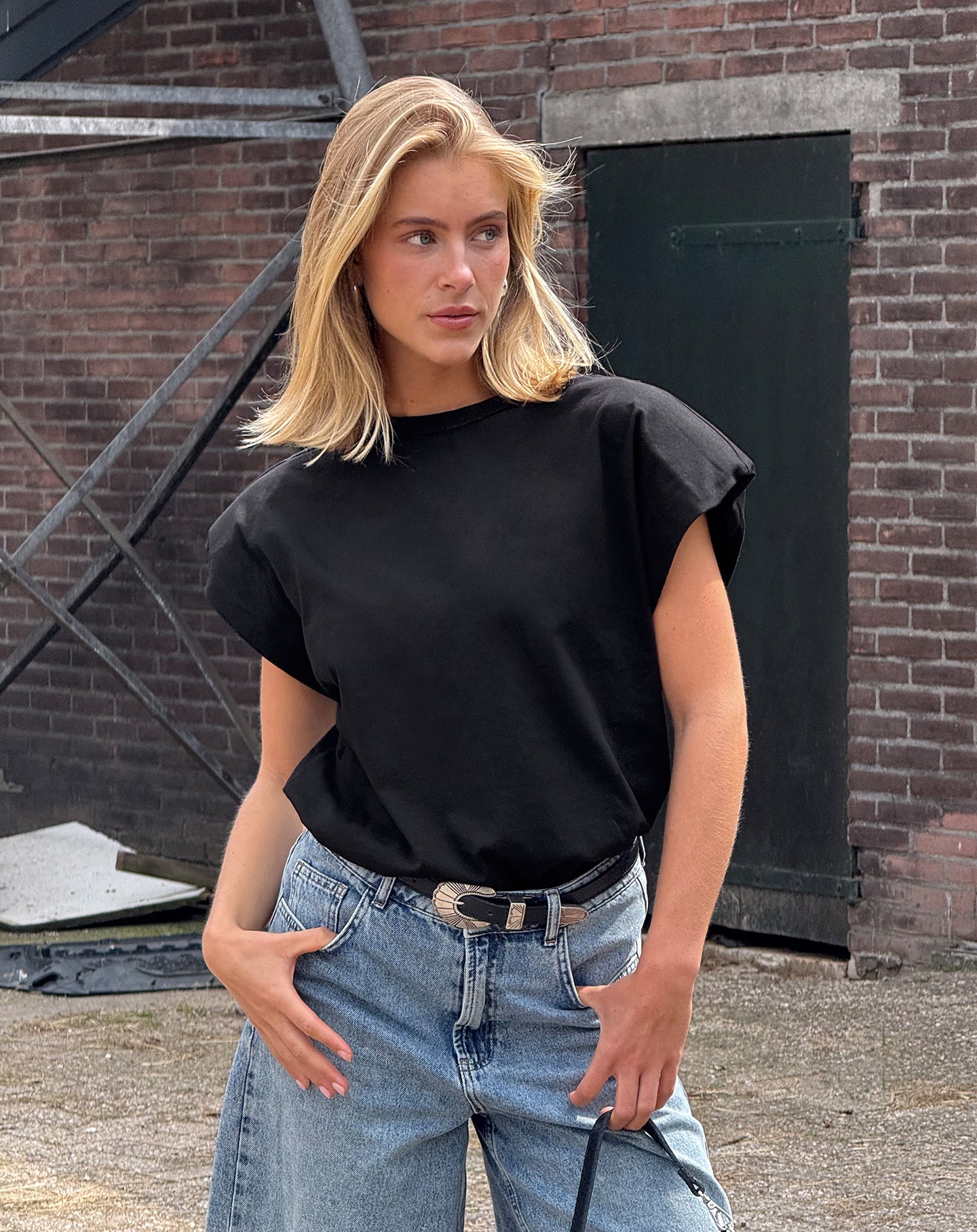 PADDED TEE ZWART